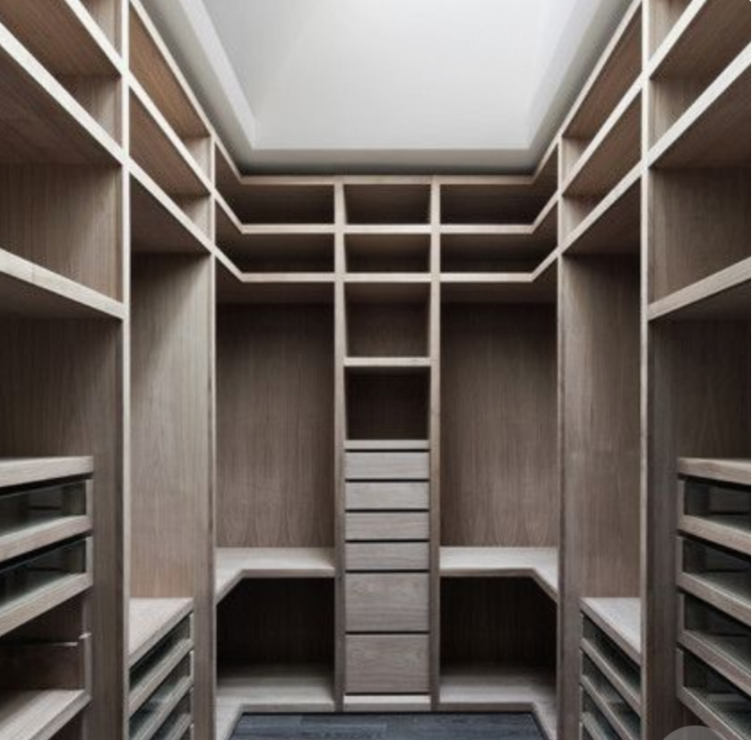 П-образная гардеробная комната в классическом стиле Костанай
