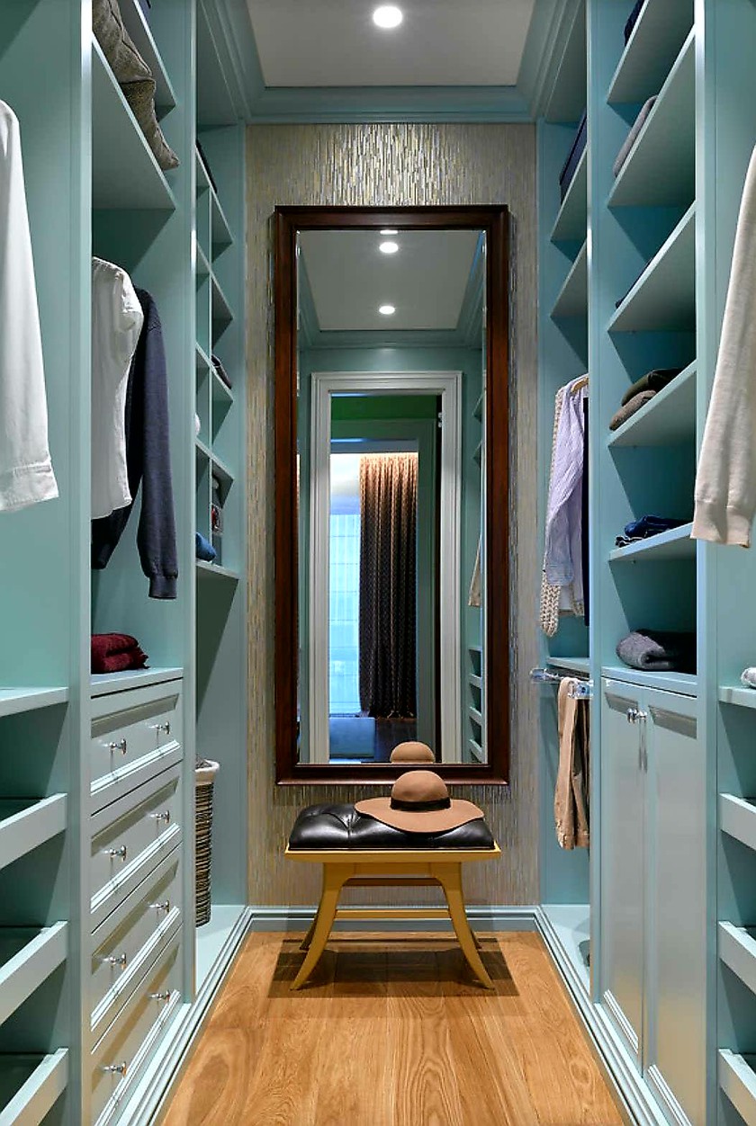 Параллельная гардеробная комната с большим зеркалом Костанай