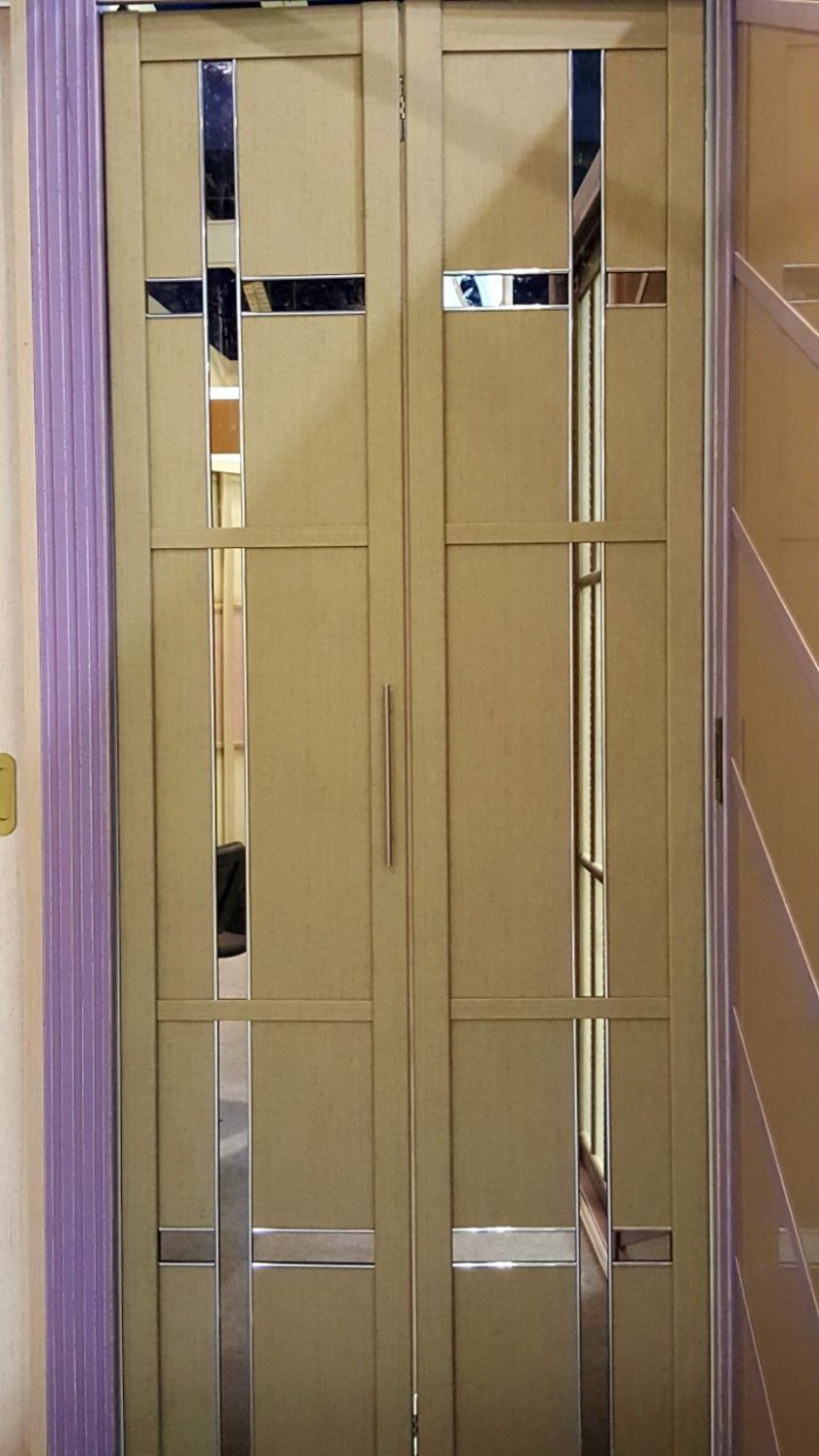 Двери гармошка шпонированные с зеркальным декором Костанай