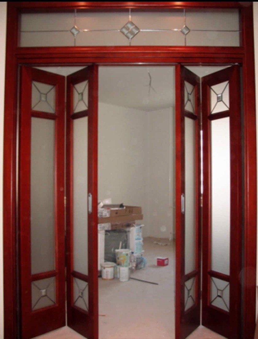 Дверь гармошка с декоративными стеклянными вставками Костанай